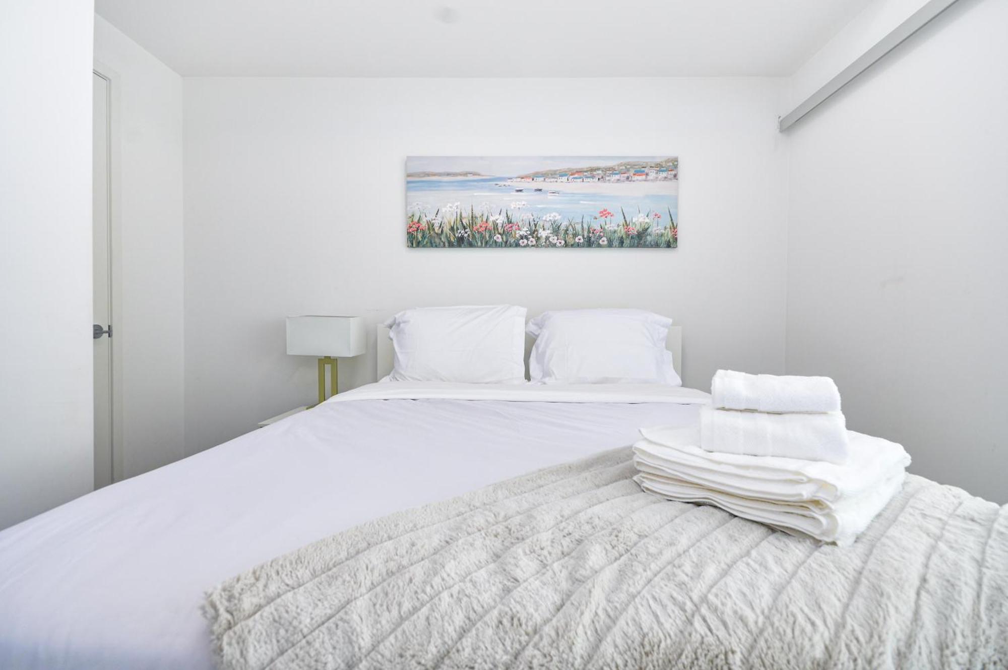 Downtown Toronto Condo Near Cn Tower, Scotiabank Arena, Rogers Centre, Union Station エクステリア 写真