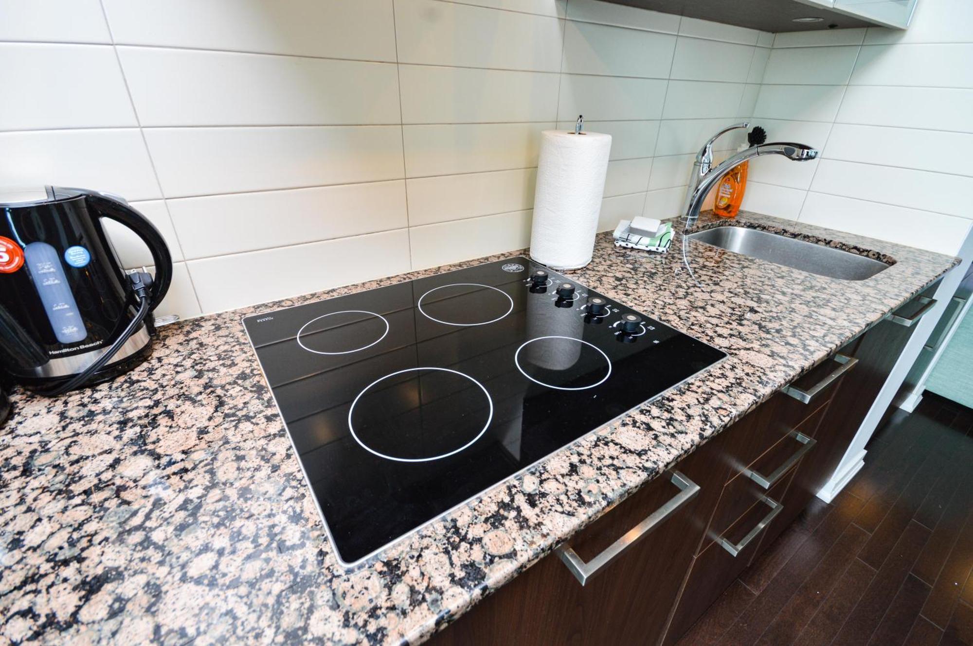 Downtown Toronto Condo Near Cn Tower, Scotiabank Arena, Rogers Centre, Union Station エクステリア 写真