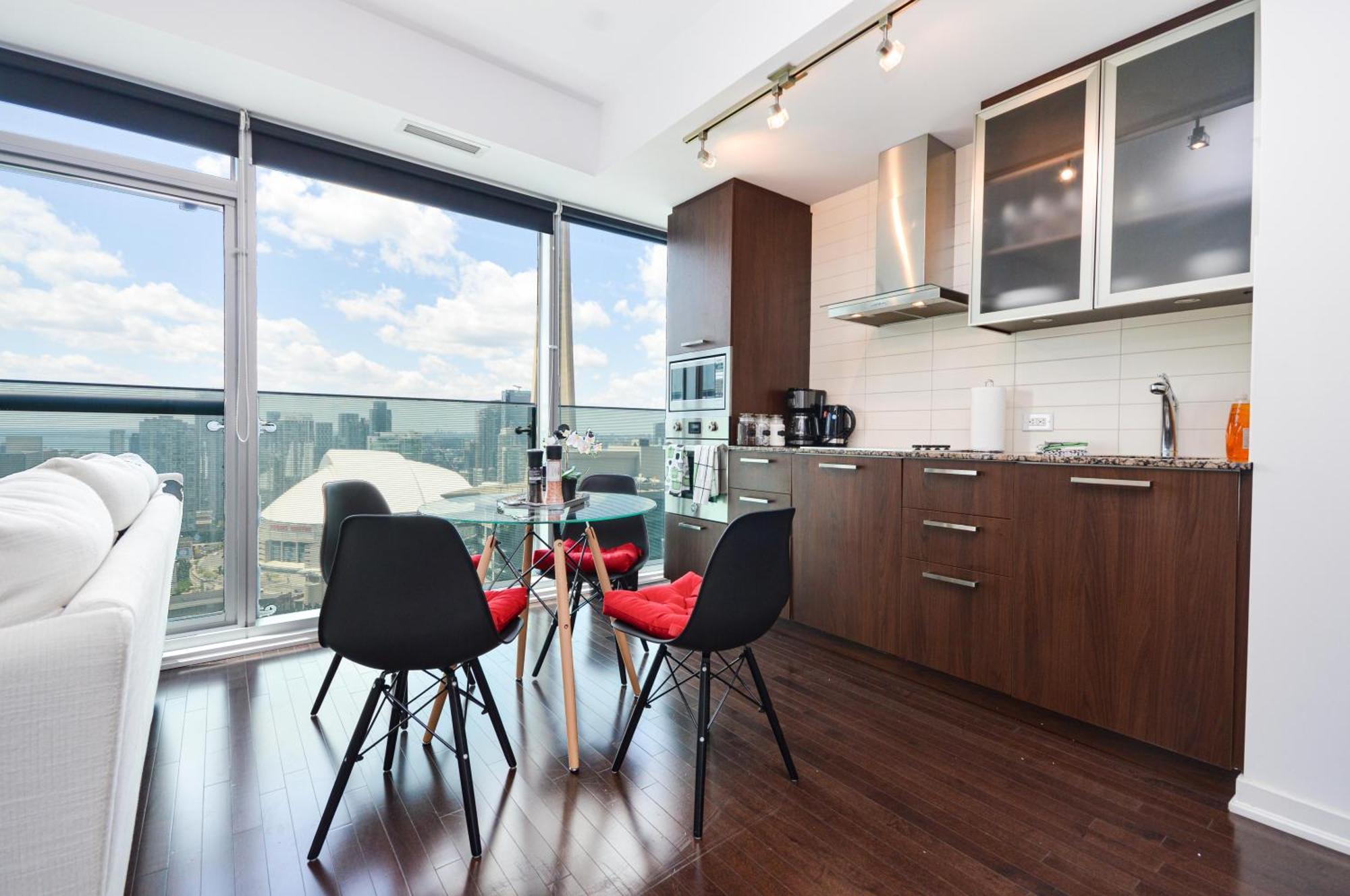 Downtown Toronto Condo Near Cn Tower, Scotiabank Arena, Rogers Centre, Union Station エクステリア 写真