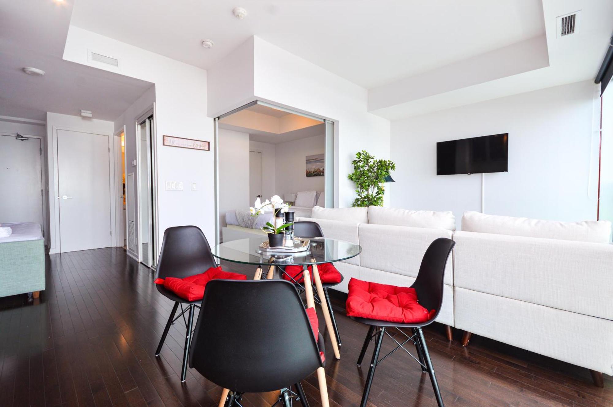 Downtown Toronto Condo Near Cn Tower, Scotiabank Arena, Rogers Centre, Union Station エクステリア 写真