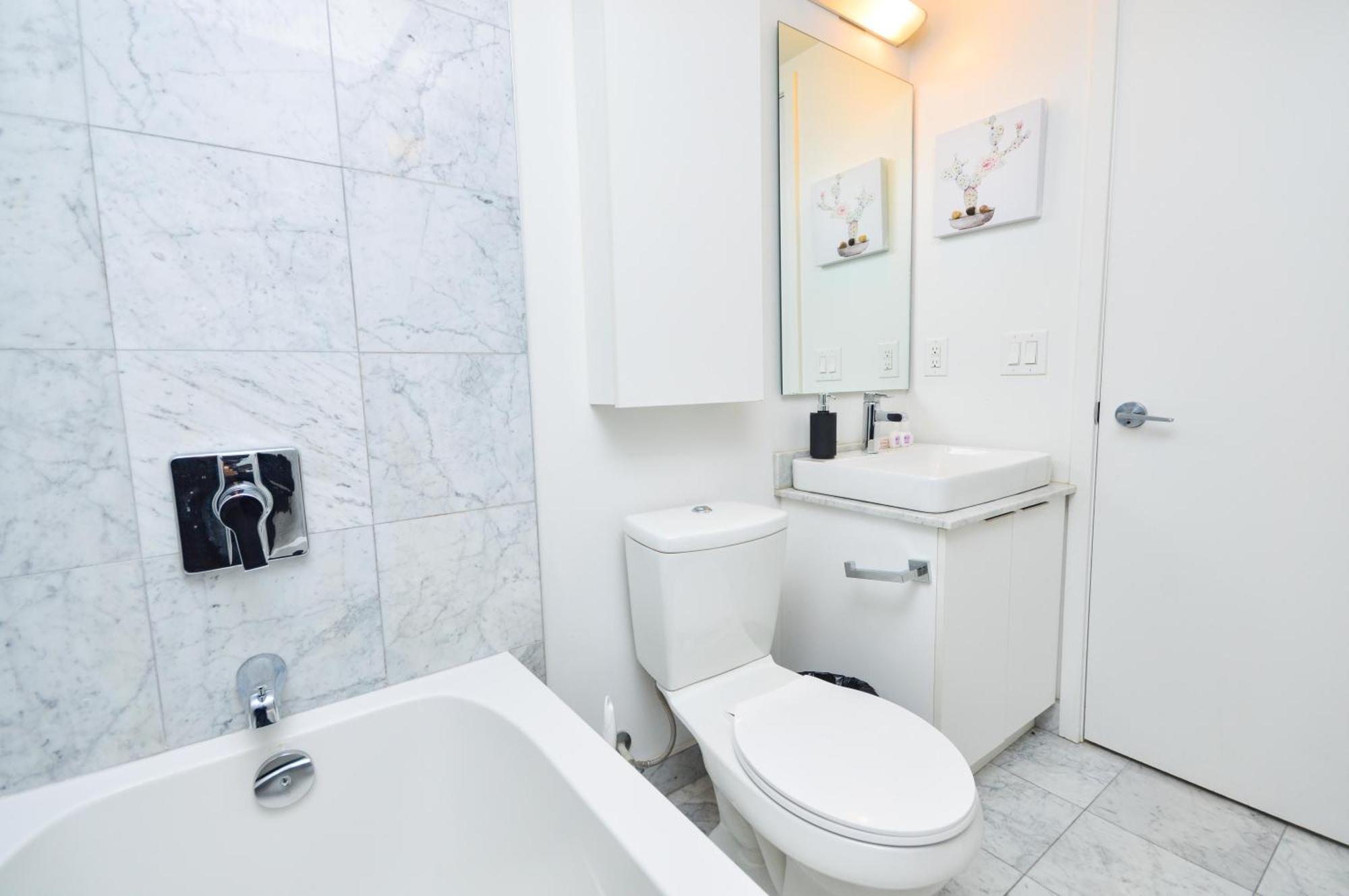 Downtown Toronto Condo Near Cn Tower, Scotiabank Arena, Rogers Centre, Union Station エクステリア 写真