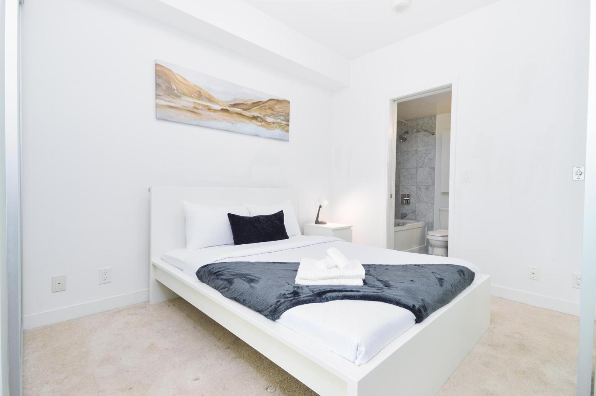 Downtown Toronto Condo Near Cn Tower, Scotiabank Arena, Rogers Centre, Union Station エクステリア 写真