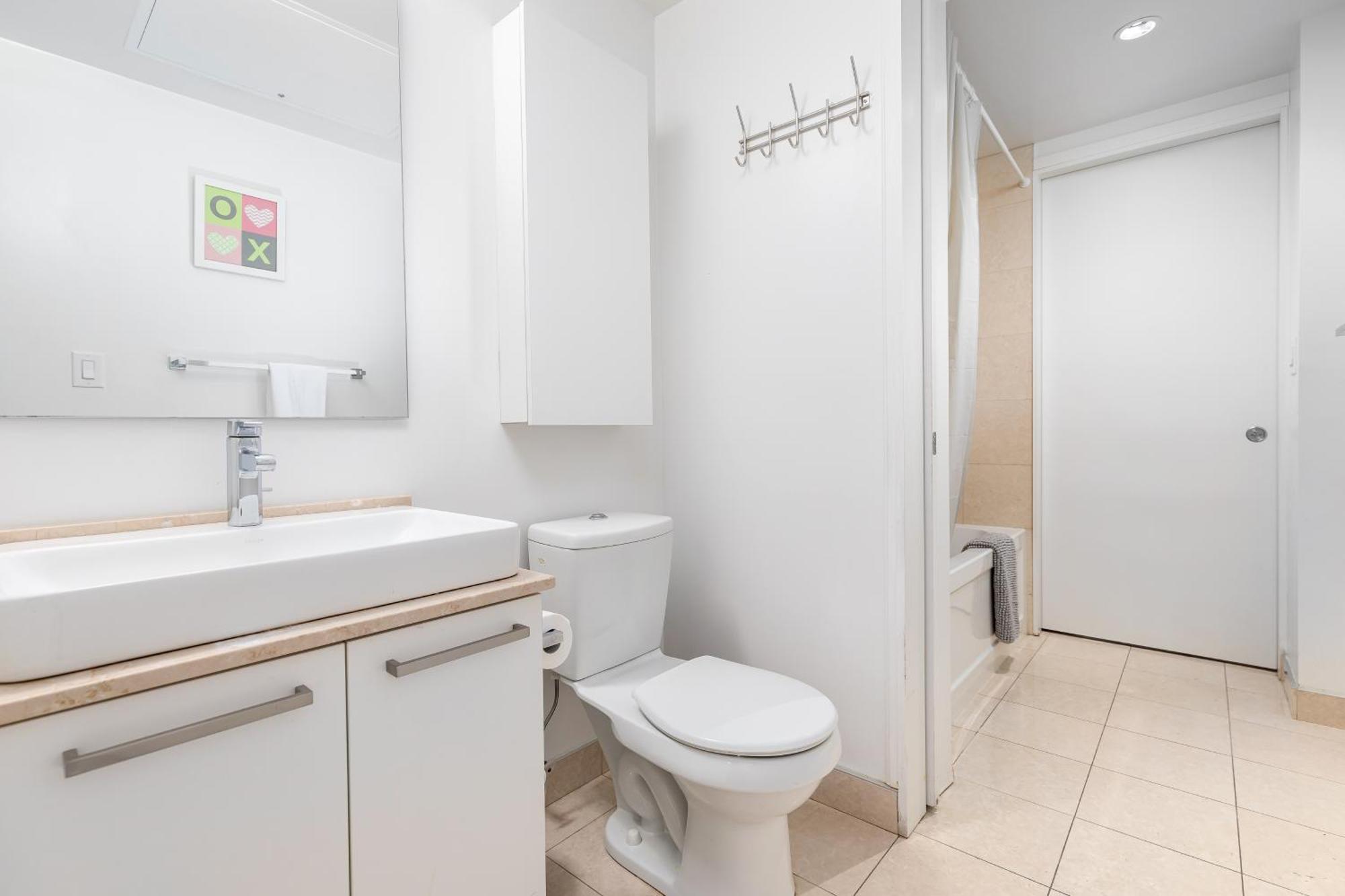 Downtown Toronto Condo Near Cn Tower, Scotiabank Arena, Rogers Centre, Union Station エクステリア 写真
