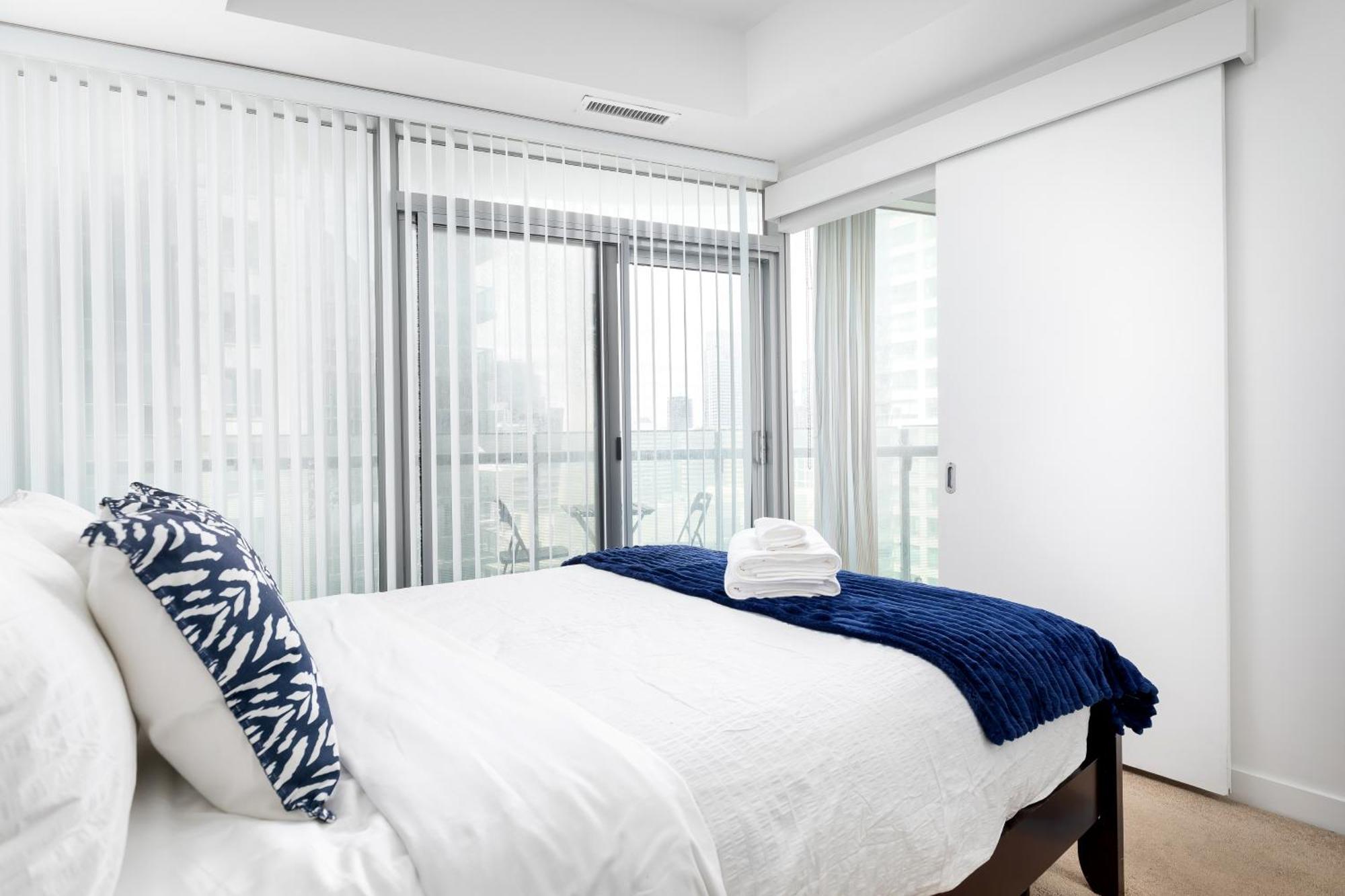 Downtown Toronto Condo Near Cn Tower, Scotiabank Arena, Rogers Centre, Union Station エクステリア 写真