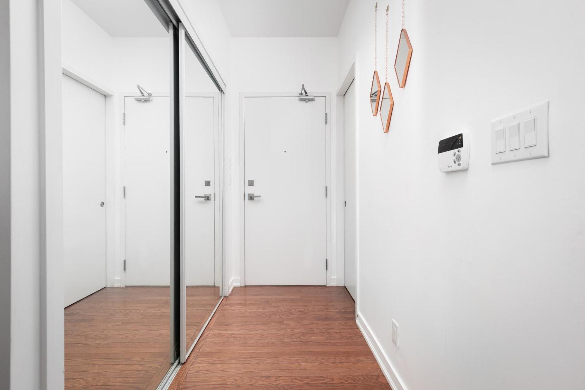 Downtown Toronto Condo Near Cn Tower, Scotiabank Arena, Rogers Centre, Union Station エクステリア 写真
