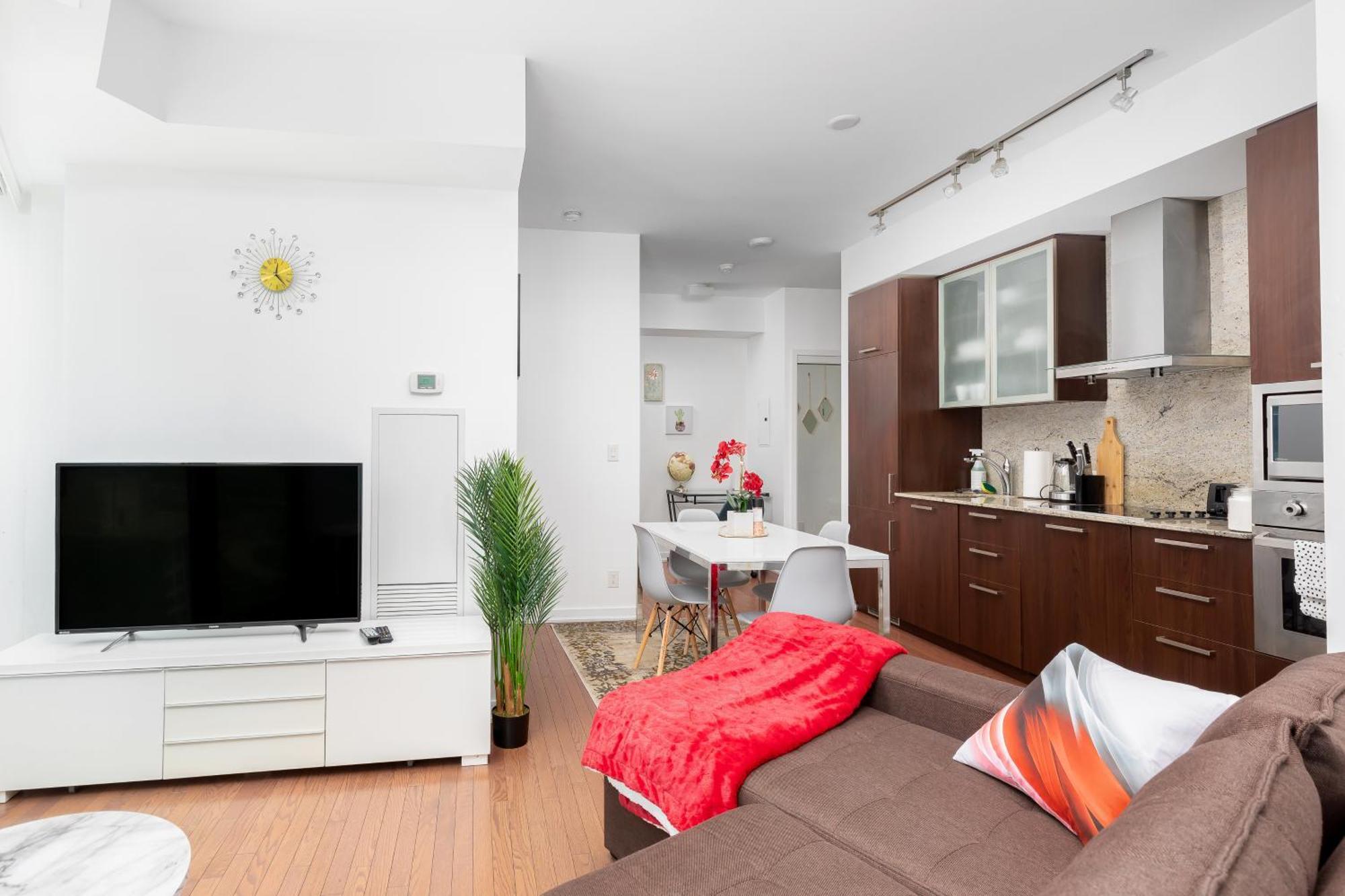 Downtown Toronto Condo Near Cn Tower, Scotiabank Arena, Rogers Centre, Union Station エクステリア 写真