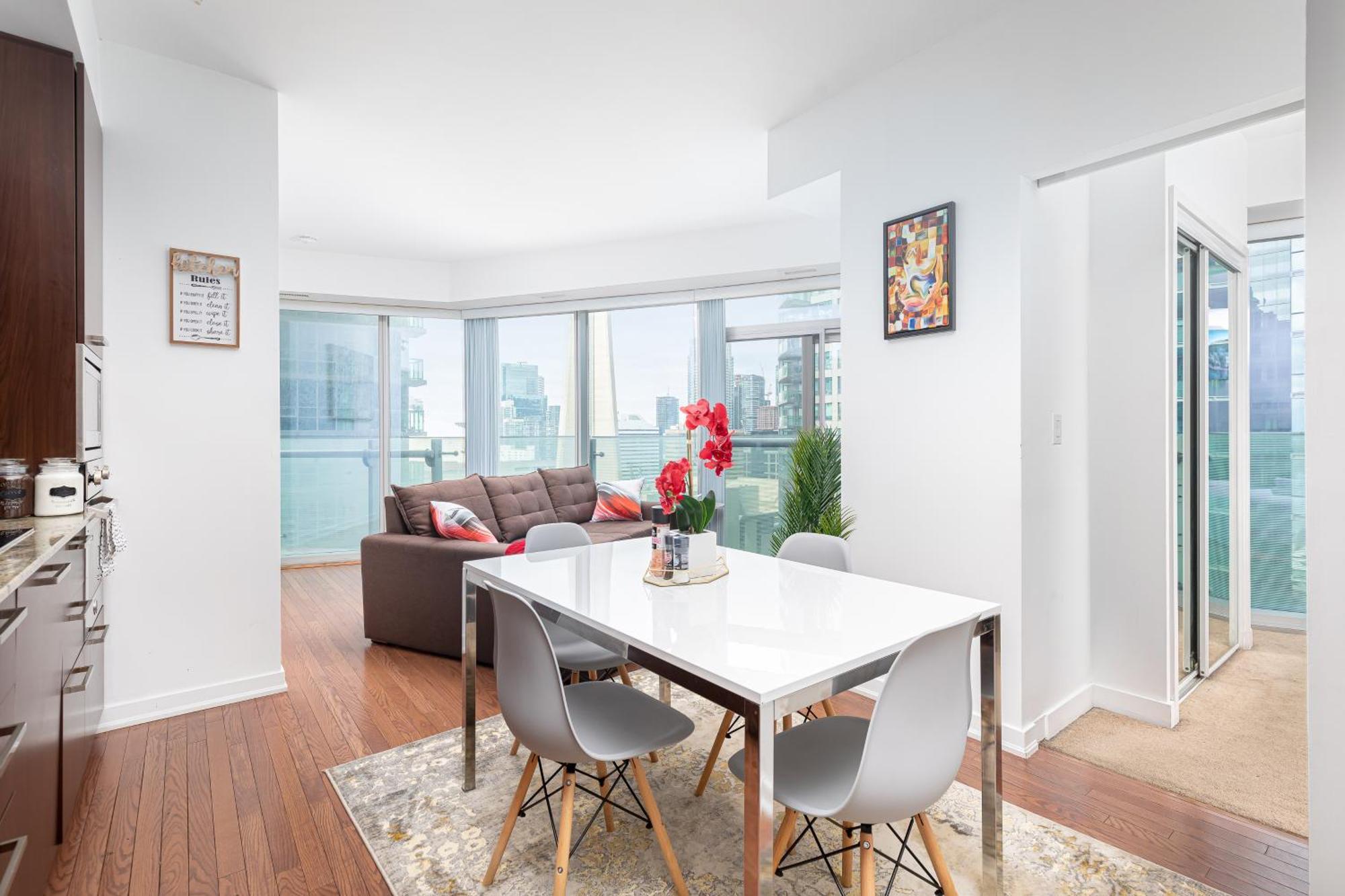 Downtown Toronto Condo Near Cn Tower, Scotiabank Arena, Rogers Centre, Union Station エクステリア 写真